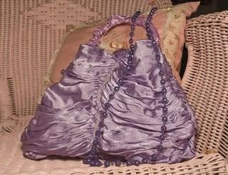 borsetta realizzata da un abito elegante